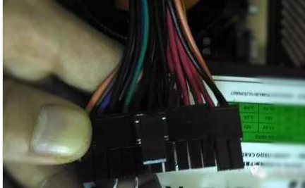 電腦開機黑屏