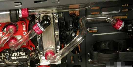 組裝水冷主機